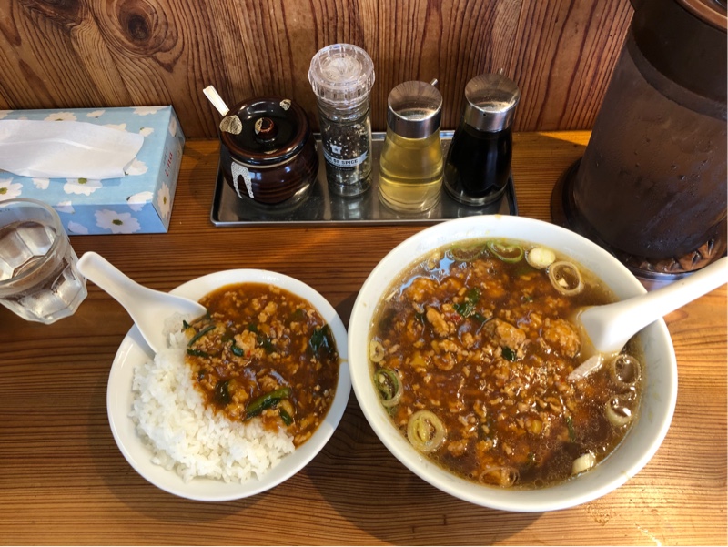 娘娘（にゃんにゃん） 浦和仲町店」にて スタミナラーメン :