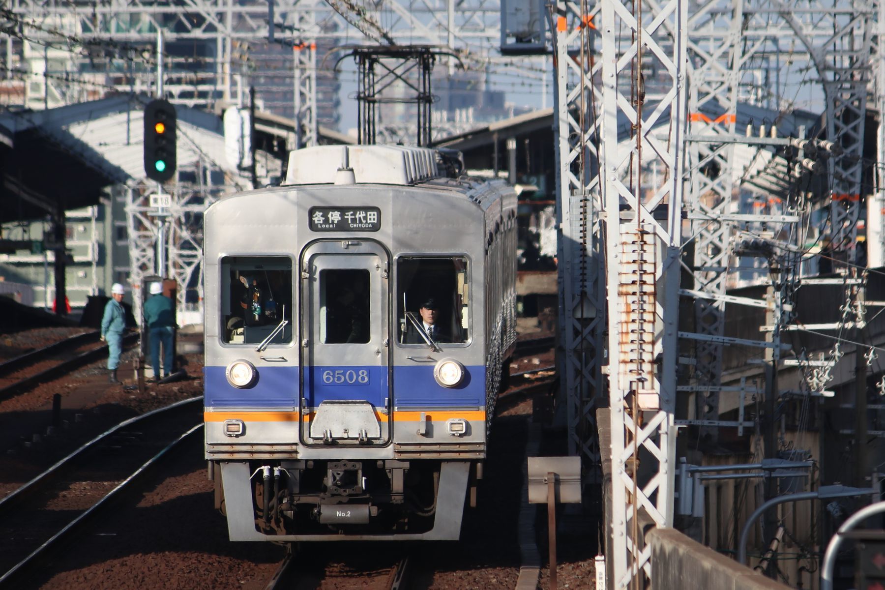 南海高野線 萩ノ茶屋駅で人身事故「車両の下にいる人を救助、駅員に怒鳴り散らしてるジジイや電車から降ろせと言ってる乗客がいる」電車遅延 #南海電車 