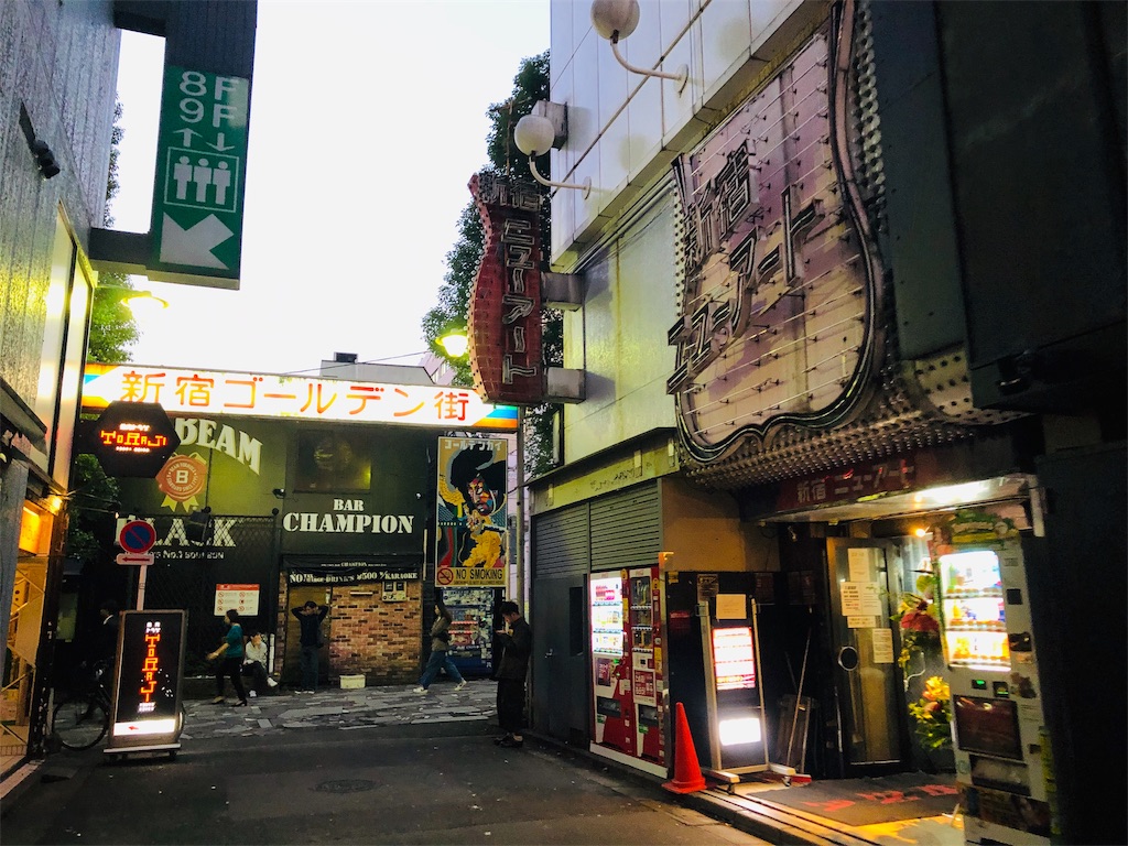 裏情報】歌舞伎町のストリップ劇場” 新宿ニューアート”で美女の過激ダンス！料金・口コミを公開 |