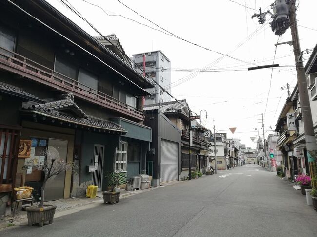 兄ちゃん、上がってや」「遊んでいって」まるでコスプレ美人のショーウインドウ…大阪市の“ナゾの街”「飛田新地」には何がある？ | 文春オンライン