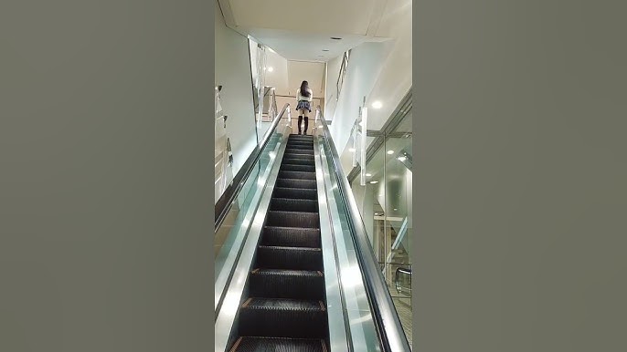 パンチラ盗撮 制服女子 白パンツがエスカレーターで丸見え – JPORU