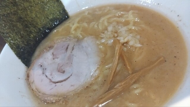 赤羽で夜２２時からオープンラーメン屋「龍龍」は濃厚豚骨とあっさり豚骨が選べる立ち食いスタイルのお店（着物ラーメン女子・あき） - エキスパート