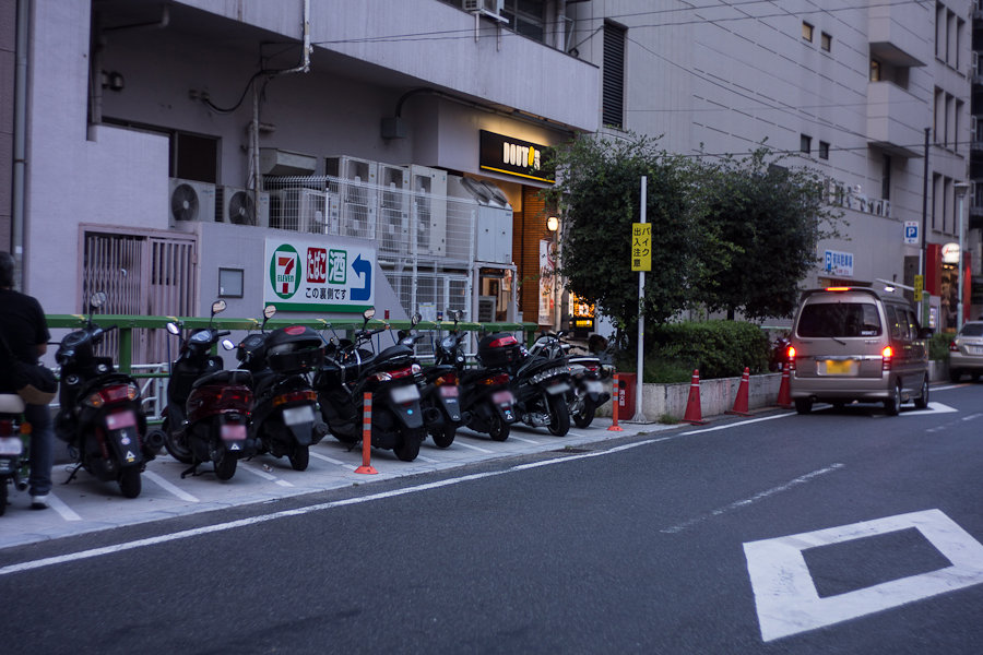 バイク駐車場】八王子 ヨドバシカメラ八王子店駐輪場（125cc以下） - YouTube