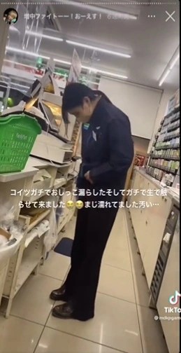 バイトテロ動画】ファミマ女性店員の「おもらし・こいつ漏らしました」内容まとめ！【ファミリーマート大炎上】│Webクラス