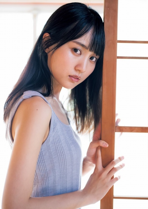 乃木坂46賀喜遥香、キャミ姿で“ヘルシー美肌”披露「TRIANGLE magazine」先行カット公開 - モデルプレス