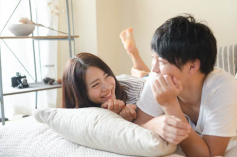 口頭でセックスに誘う」派が多数。世の既婚男性が実践する妻の誘い方とは？