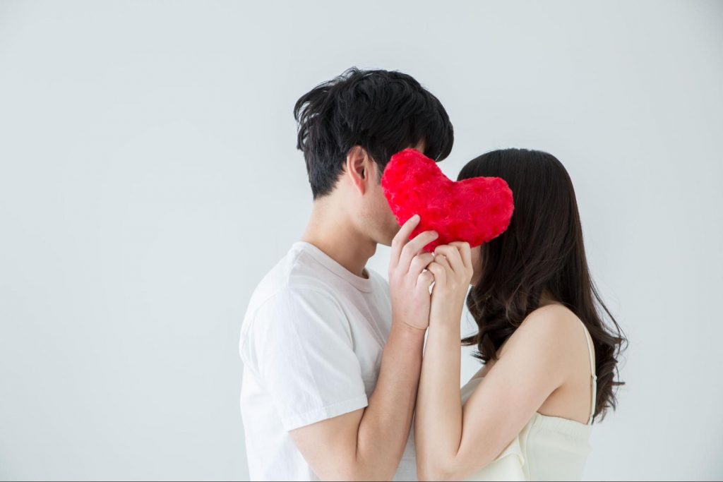 ディープキスのやり方。気持ちいいキスのコツと上手い舌使いを解説！ | Smartlog