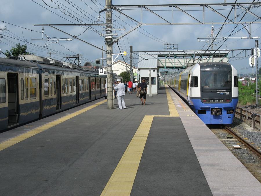 成東駅への乗り換えについてです。 - 明日、東金駅から八街駅へ行くんですけ -