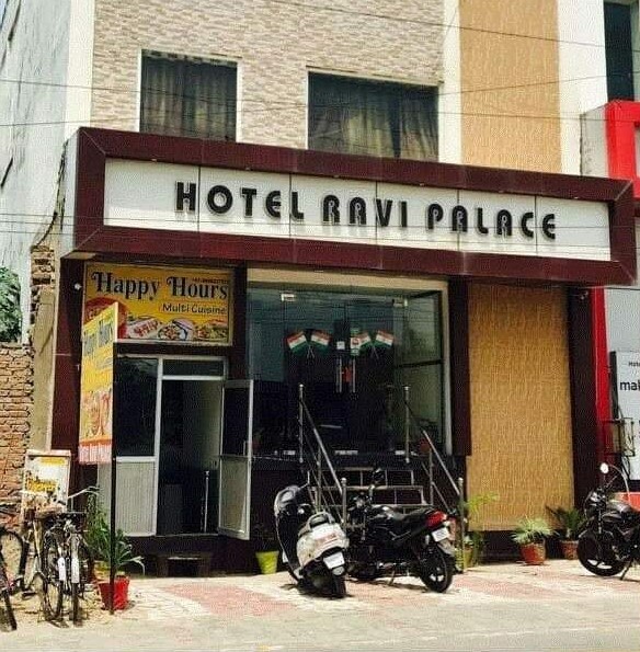 Hotel Ravi And