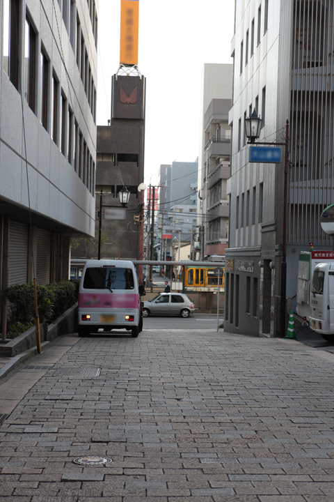 鹿児島市電の電停のベンチ。 | 稲見駅長の鉄道だよ人生は!! |