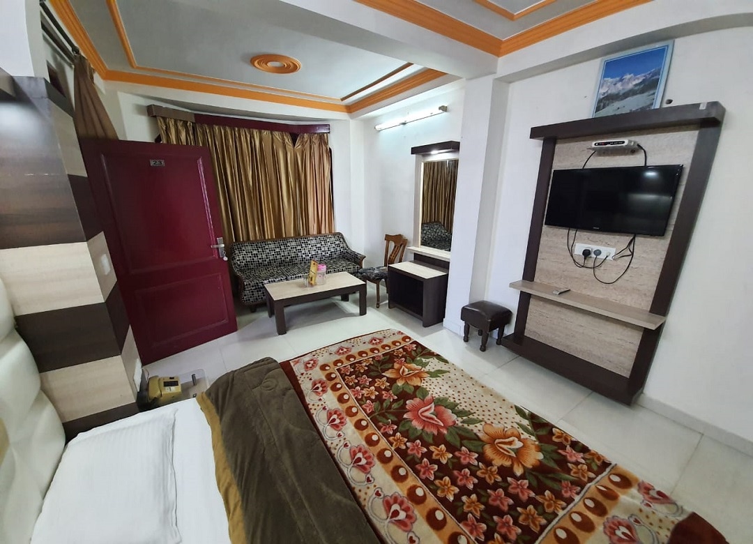 Book Hotel Ravi in Gandhidham