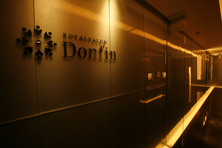 新宿区歌舞伎町のキャバクラ「Donfin（ドンフィン）」