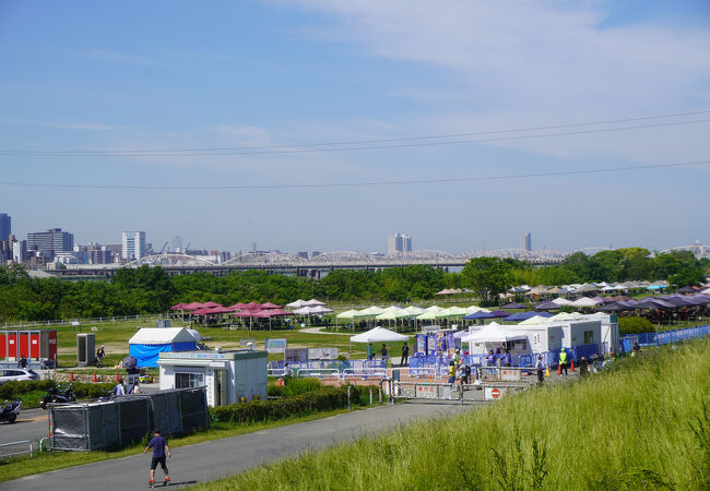 トヨタカローラ新大阪 十三店