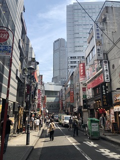 Amazon.co.jp: ファッションヘルス裏本番映像流出！東京３大ファッションヘルス街渋谷道玄坂某店！ホテル宿泊客に女性出張マッサージ違法サービス！ 風俗潜入盗撮２４時！裏流出映像２時間３７分！ [DVD] :