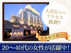 HOTEL GRAND SIESTAのROOM506は、モダンで洗練されたデザインの客室。,