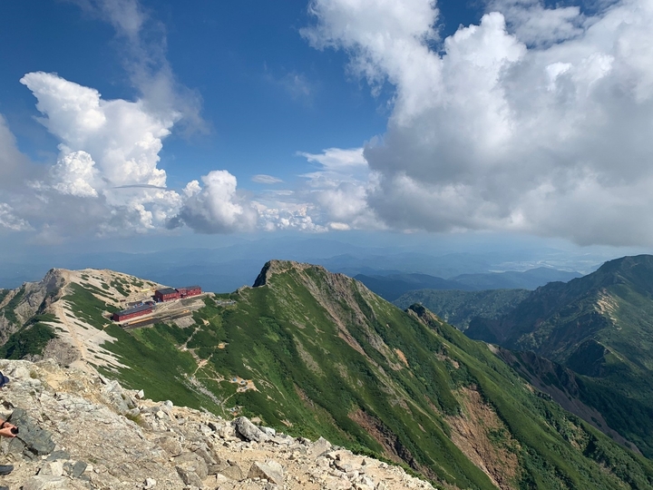 栂池から白馬三山・不帰嶮（かえらずのけん）】天狗山荘から三大キレット「不帰嶮」を越えて唐松岳へ ·  妻が突然「キャンプ推進宣言」で、始めましたキャンプ・登山♪