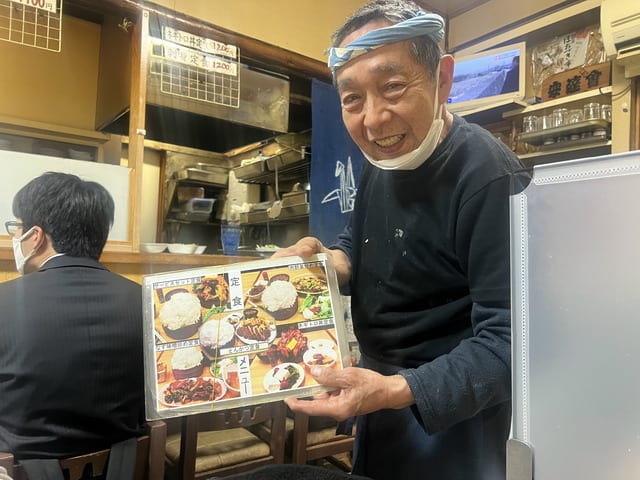 秋葉原と共に歩む50年ご飯の量がヤバすぎるデカ盛り聖地の名物店主【ごはん処 あだち】 -