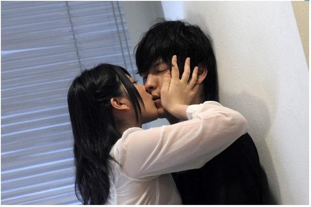 実の妹とディープキスしその動画をYouTubeに投稿したユーチューバーに批判殺到 | ニコニコニュース