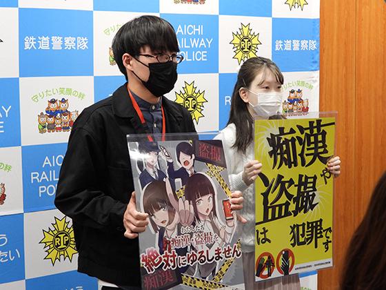 名古屋駅の地下街・「エスカ」のエスカレーターに特殊な「鏡」設置 後ろの様子を確認できるため盗撮被害の防止に 