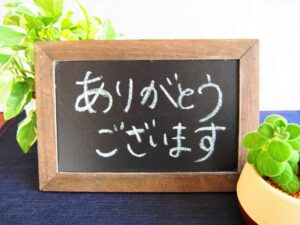 親知らずの抜歯1週間経過… 口が指1本しか入らないけど まったく開く気配もないけどこれ治るんだろうか… 顎の関節バグったんかな心配☠️ 