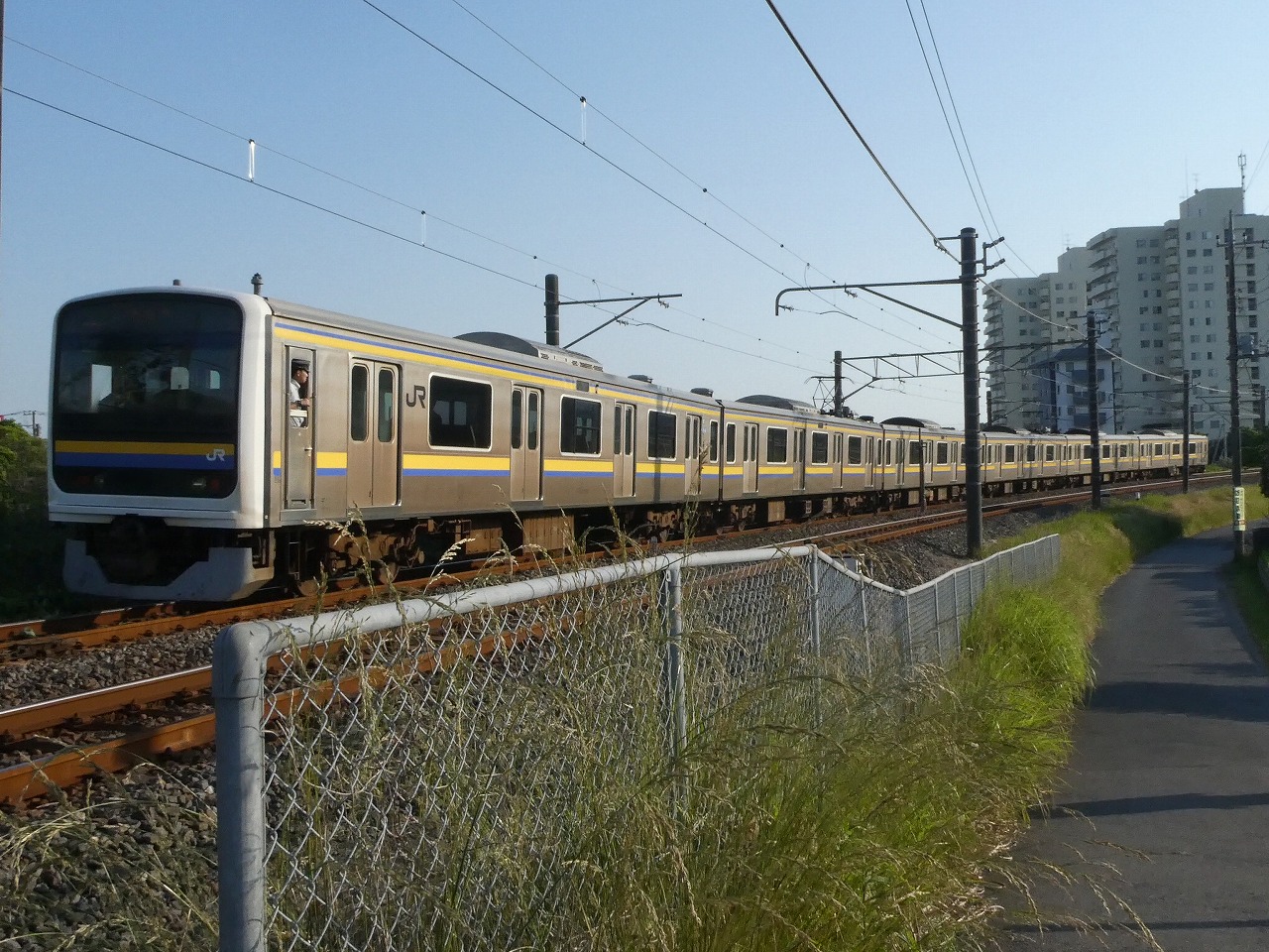 千葉でめずらしい0番線、戦火で42人が命を落とした史実＿成東駅の夕景 | コラム