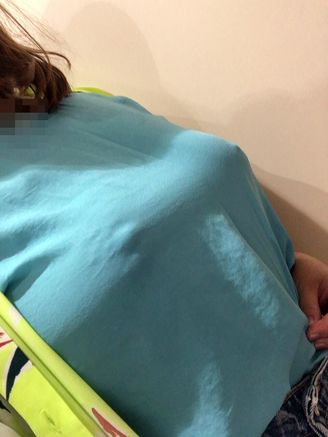 いちゃつくキスからお互いの乳首を舐め合い、クンニでアクメ。 主観視点での彼女の乳首舐めとフェラチオサービス。 そのまま騎乗位で挿入。  正常位での体位の後種付けプレスで中出し。