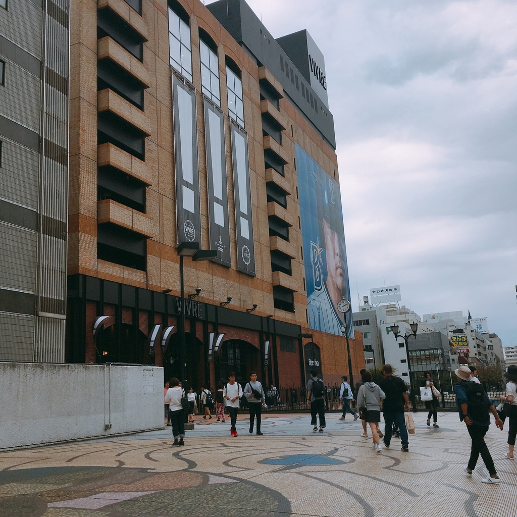 横浜駅から徒歩5分の好立地ホテル☆ダークブラウンを基調としたお部屋は女性だけでなく男性にも人気。シックで落ち着ける空間です。