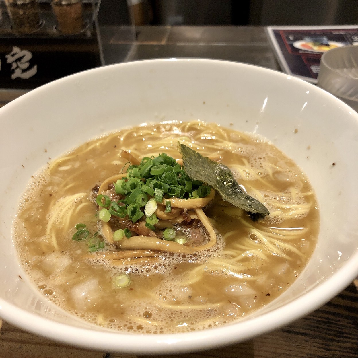 旨いけど800円は高い。と思ってたのに、気にならなくなってきている。 『俺の空 池袋店』