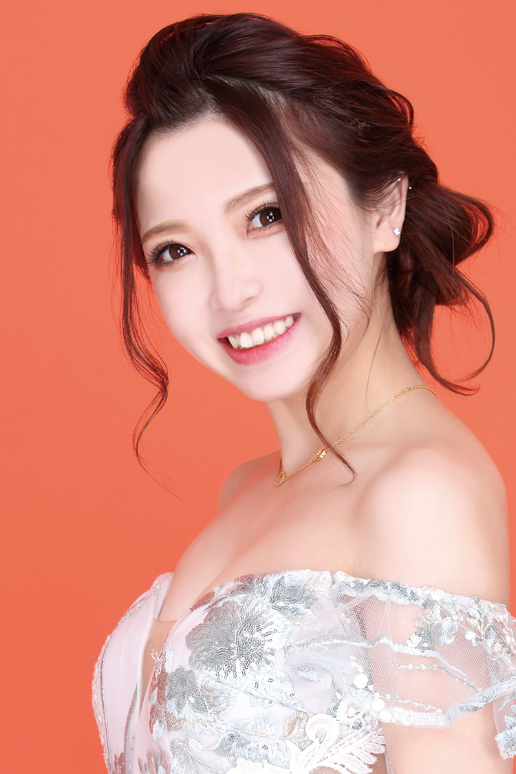 キャバ嬢から社長に転身”ひめか、ハイトーン夏ヘアがキュート 美脚透けるコーデで登場【TGC松山2024】 - モデルプレス