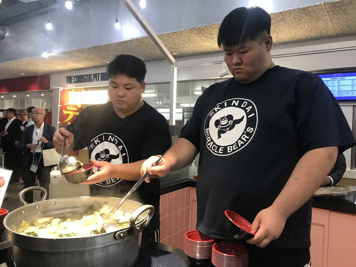 力士たちが鳥栖市で「ちゃんこ鍋」ふるまう 地域の人たちと交流【佐賀県】｜佐賀のニュース｜サガテレビ