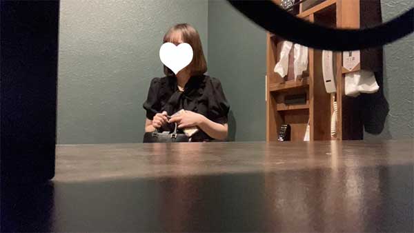 【女子◯生】ネカフェで巨乳人妻にJK制服着せて生ハメ中出しセックス