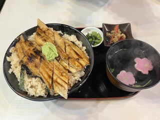 大衆酒場 マル八】× メニュー100種超！姫路 居酒屋