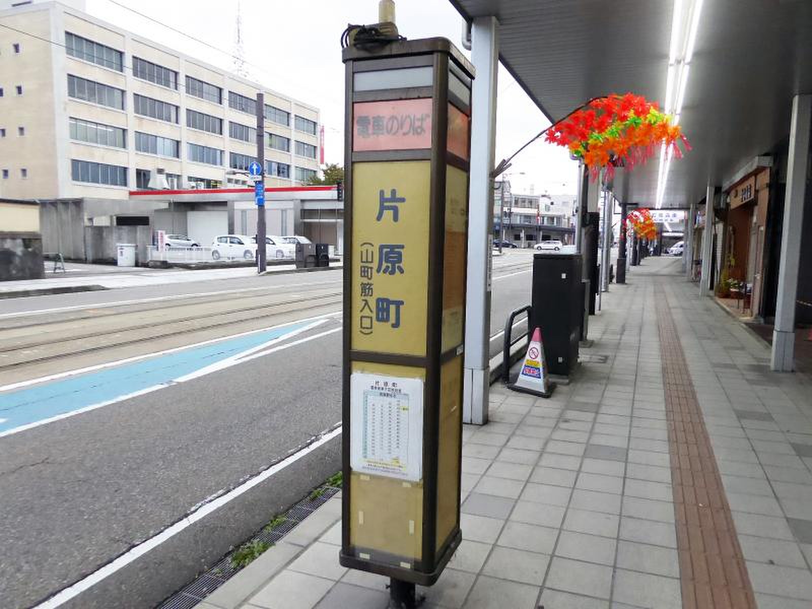 ことでん（高松琴平電鉄）・片原町駅』…アーケード商店街の入り口脇にある駅舎は、スーパーと一体型になっている。 #高松琴平電鉄 #ことでん #琴電