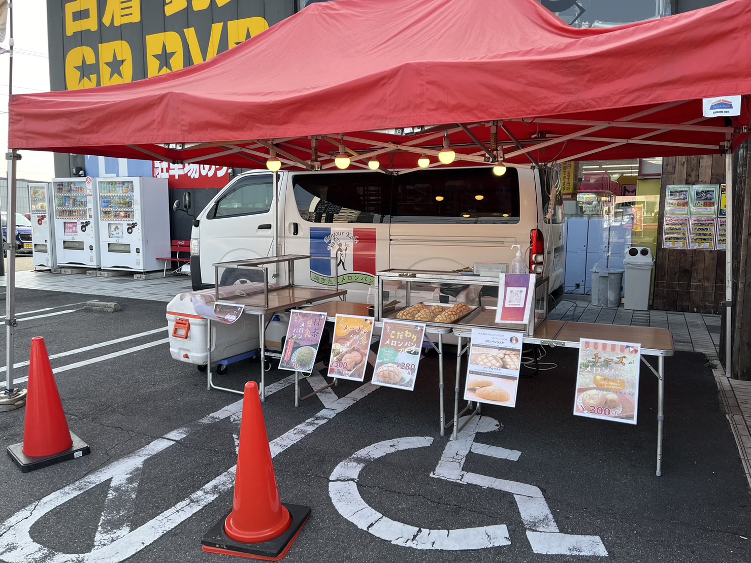 ボンジュール神戸 牛すじカレー＆チーズメロンパン | baltan's