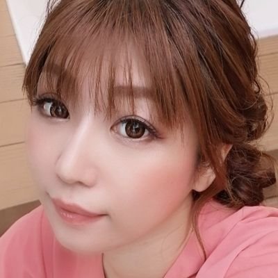 Naho Hazuki 葉月奈穂 Pretty