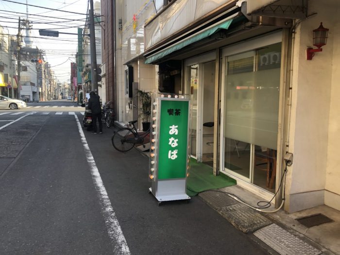 吉原遊郭の歴史伝える専門書店「カストリ書房」が移転、店主の渡辺豪に歩みを聞く