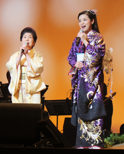 虎に翼』で母親役を好演》石田ゆり子、プロデューサーや共演者が驚いた“愛される力”「ストレスかかる現場でも動じない人」｜NEWSポストセブン