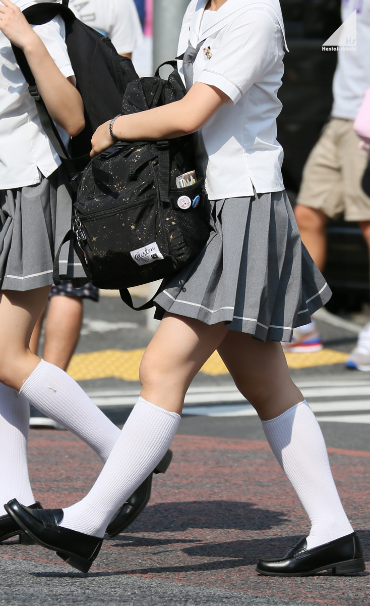 JK美脚エロ画像120枚 制服女子高生のすべすべ生足やサラサラ黒スト盗撮集めてみた | おっぱいさん。