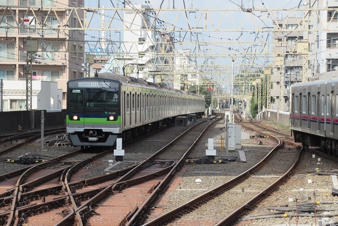 京王線『笹塚駅』にホームドアが設置されるらしい。1・4番線ホームは2月26日始発から。 : しぶやく通信 -