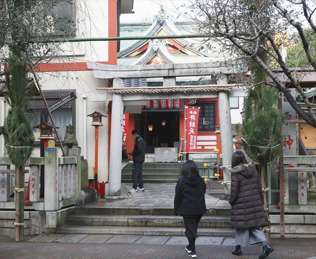 １９００年代の東京 • 吉原の大門 |