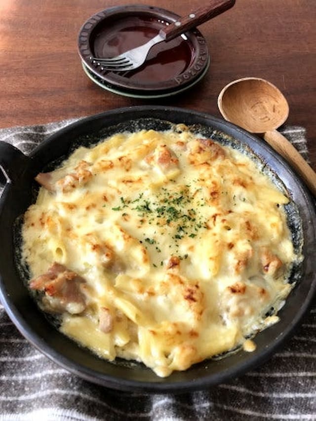 princesspruko | ピザ2枚とパスタ食べたからお腹ぽんぽこり➰ん🍕🍕🍝🥳 このキャップギャルすぎて3日連続被ってる便利🌺