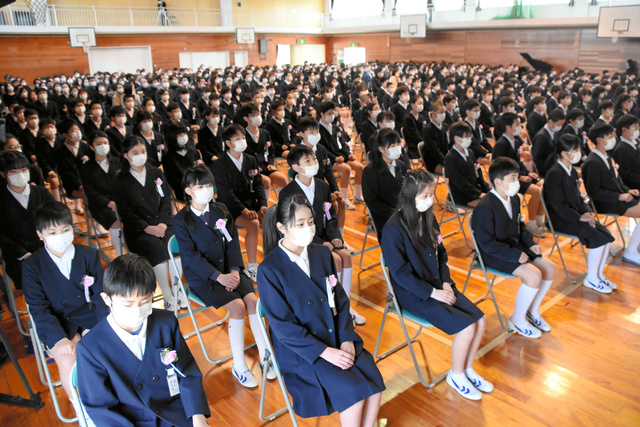 希望胸に学びや巣立つ 岡山県内公立中で卒業式：山陽新聞デジタル｜さんデジ