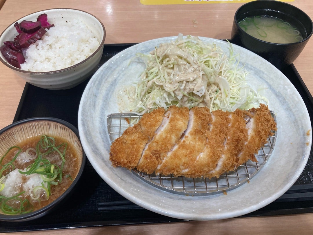 静岡市駿河区の熊本ラーメン大門。 白味玉ラーメン。 950円。 やっぱり美味しかったです。