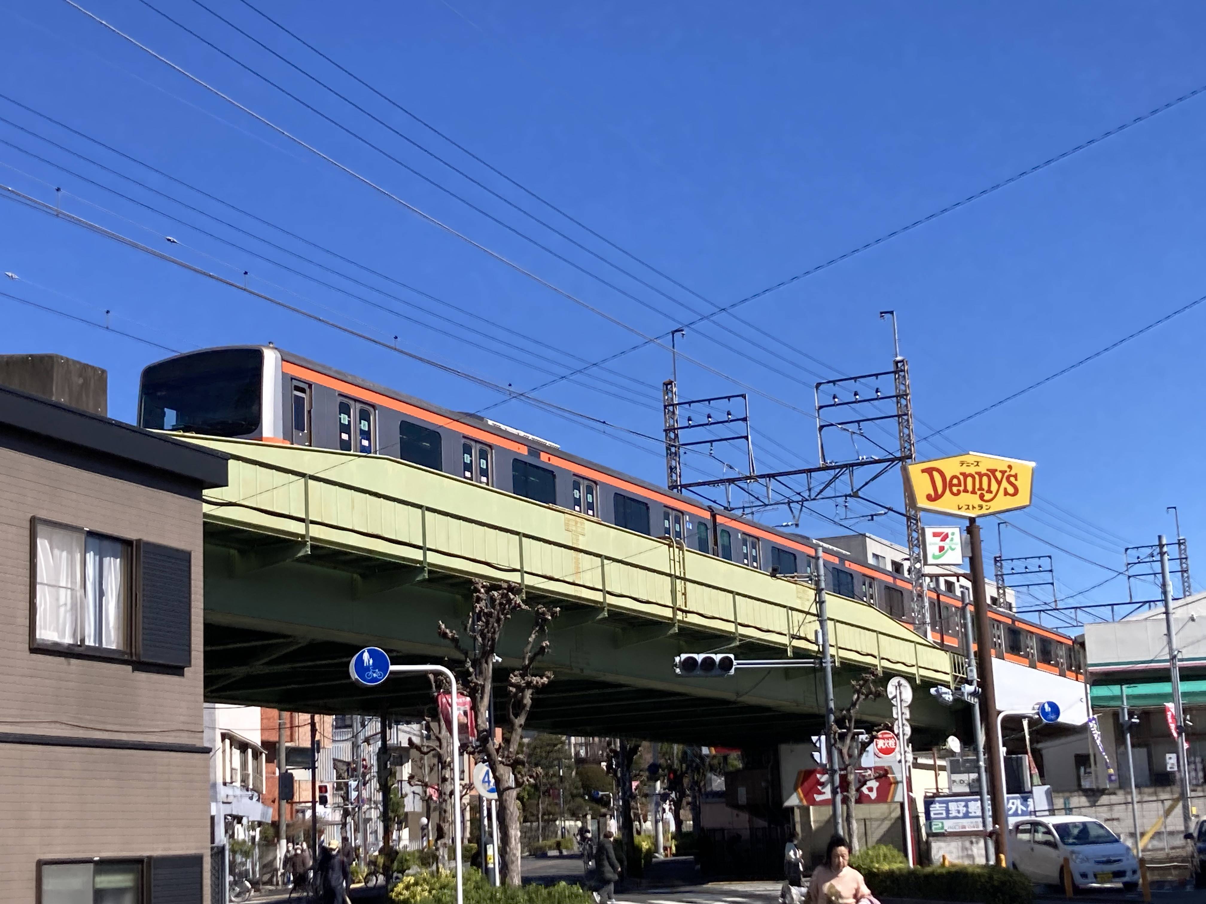 県警察では、１月９日、新都市プラザにおいて、県や鉄道事業者と連携し、痴漢撲滅キャンペーンを開催しました。 キャンペーンでは、#彩ショル さんによる痴漢 撲滅ソングの披露、鉄道事業者による痴漢防止アナウンスの紹介、神奈川防犯シーガル隊による痴漢撲滅宣言、啓発 