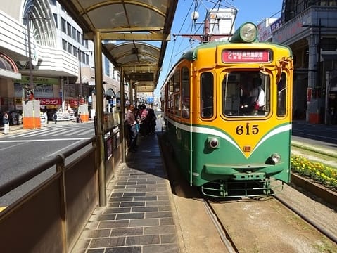 18,鹿児島駅から鹿児島中央駅へ：鹿児島市電：2系統：1000形「ユートラム」：2021/12/13【2021/12九州】 | ピーナッツの旅行記録