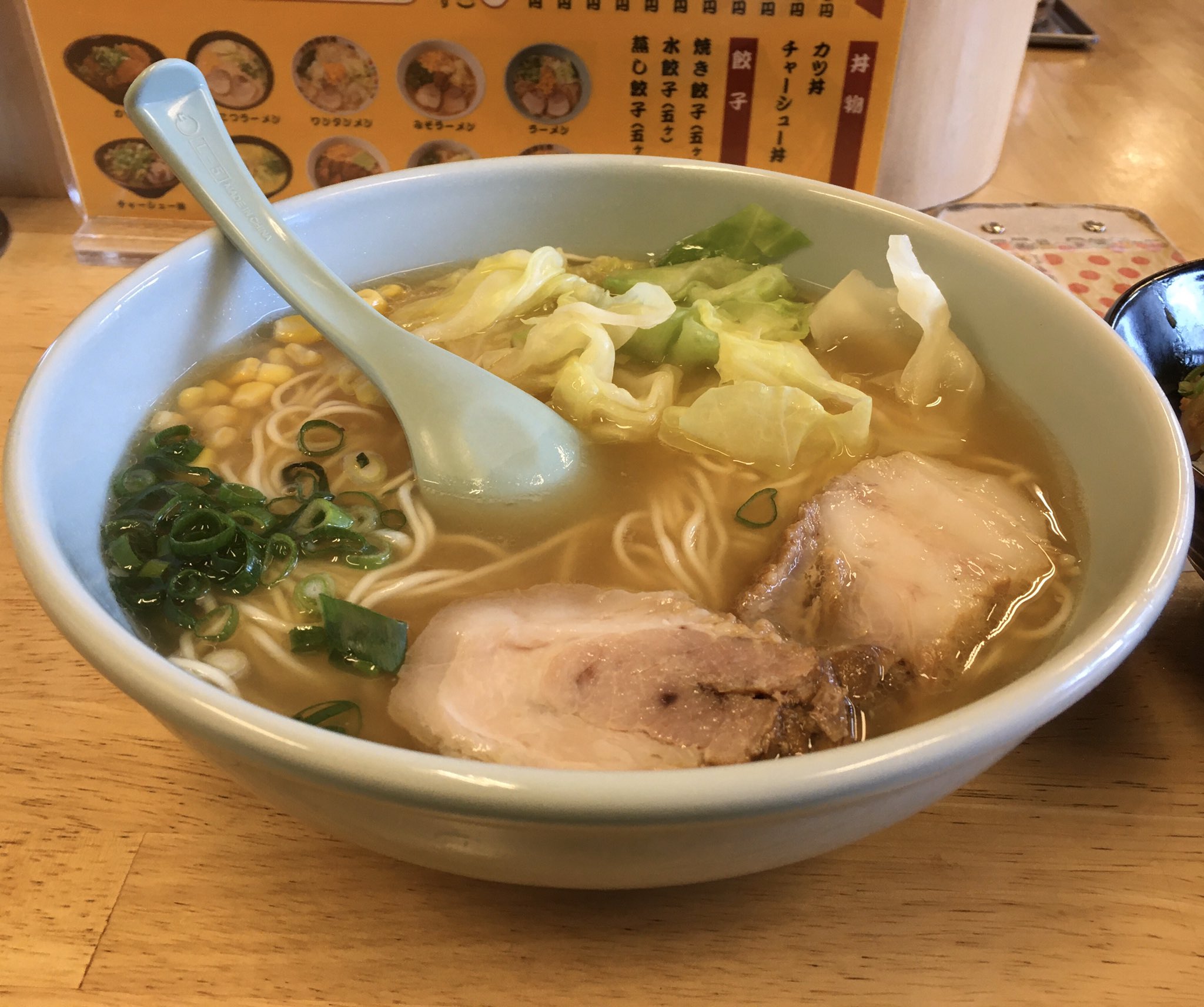 パーワン軒でみそかつラーメン : のんびりと高知で