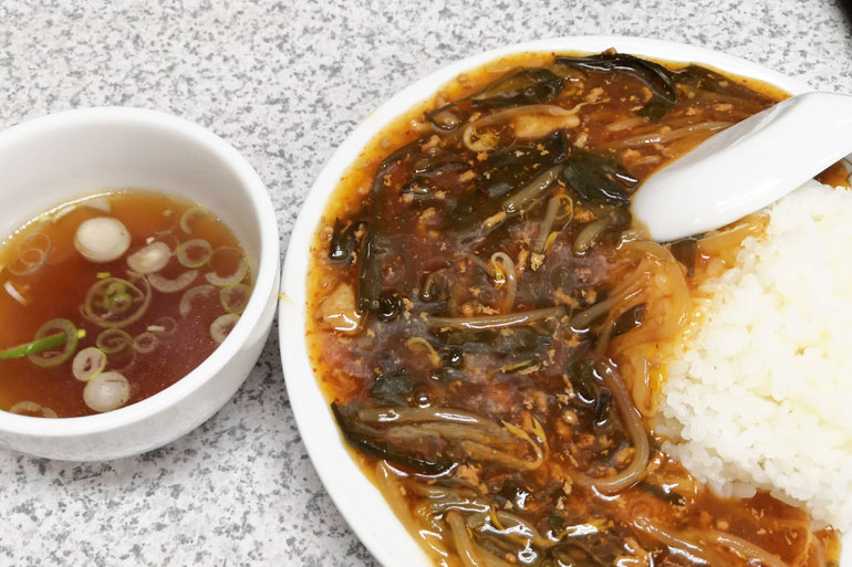 体の芯からこみ上げるような熱さ！ 埼玉県浦和の「スタミナラーメン」 | at home